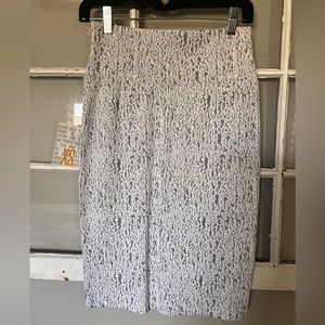 LuLaRoe Cassie skirt - XS - gray and white print BNWT